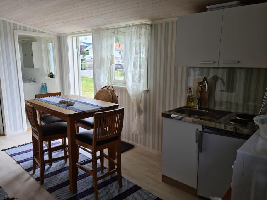 Foertjusande Gaesthus Med Parkering Fjällbacka Extérieur photo